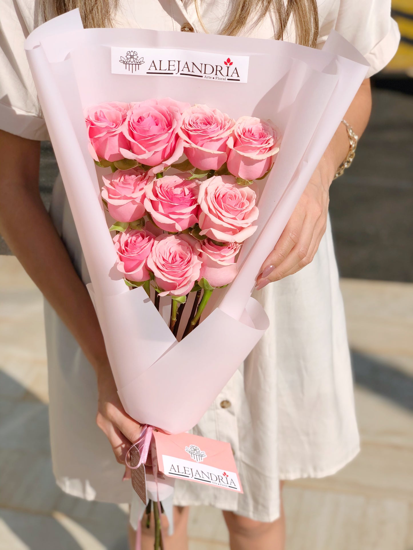 Ramo en papel "10 Pink Roses" - Alejandría Arte Floral