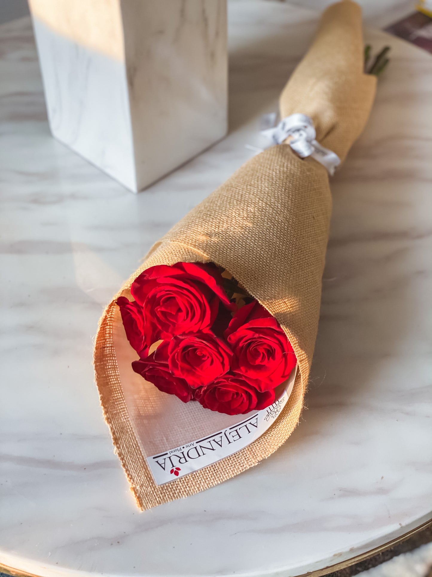Ramo formato "Bouquet" 6 Red Roses - Alejandría Arte Floral