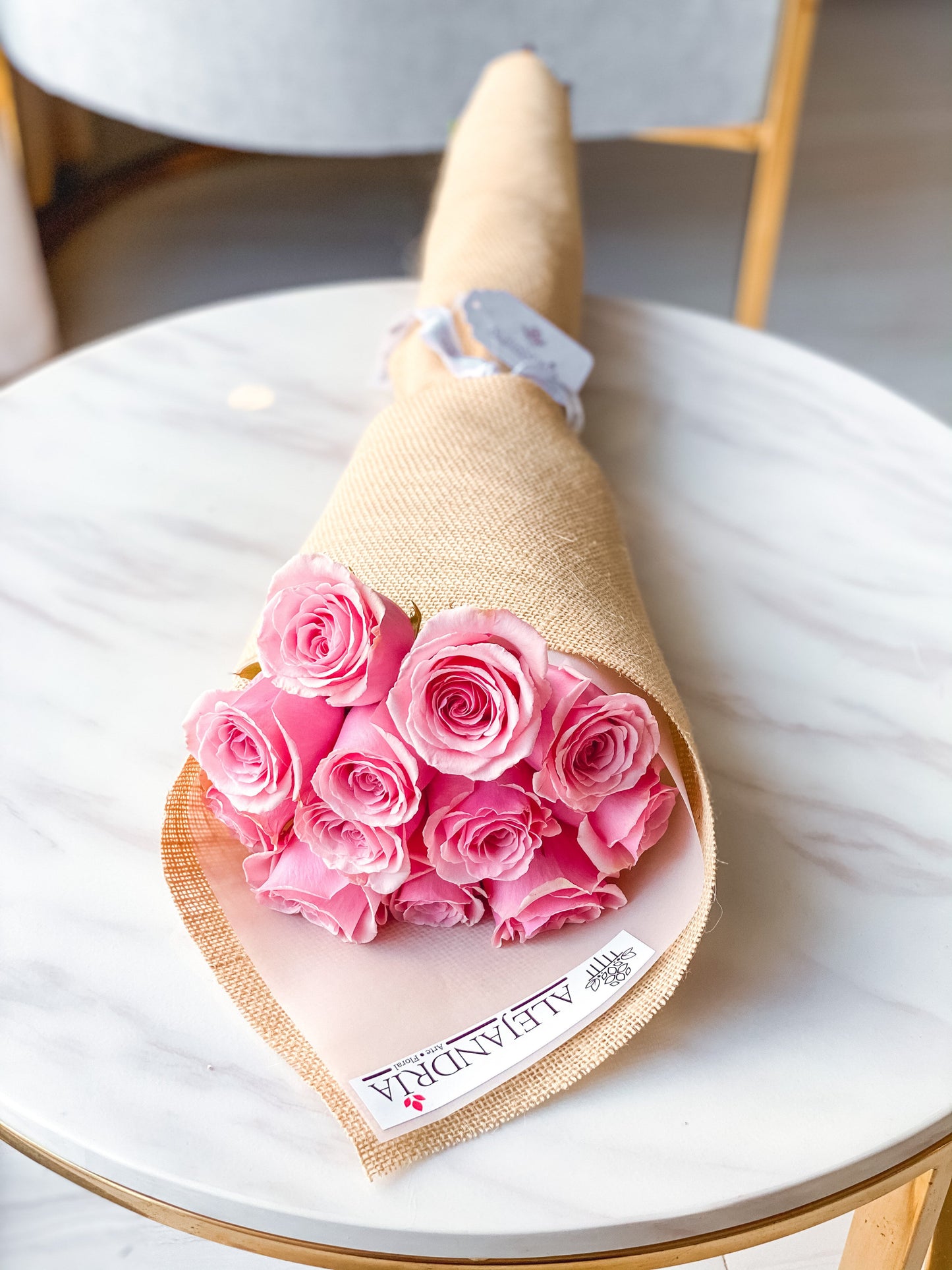 Ramo formato "Bouquet" 12 Pink Roses - Alejandría Arte Floral
