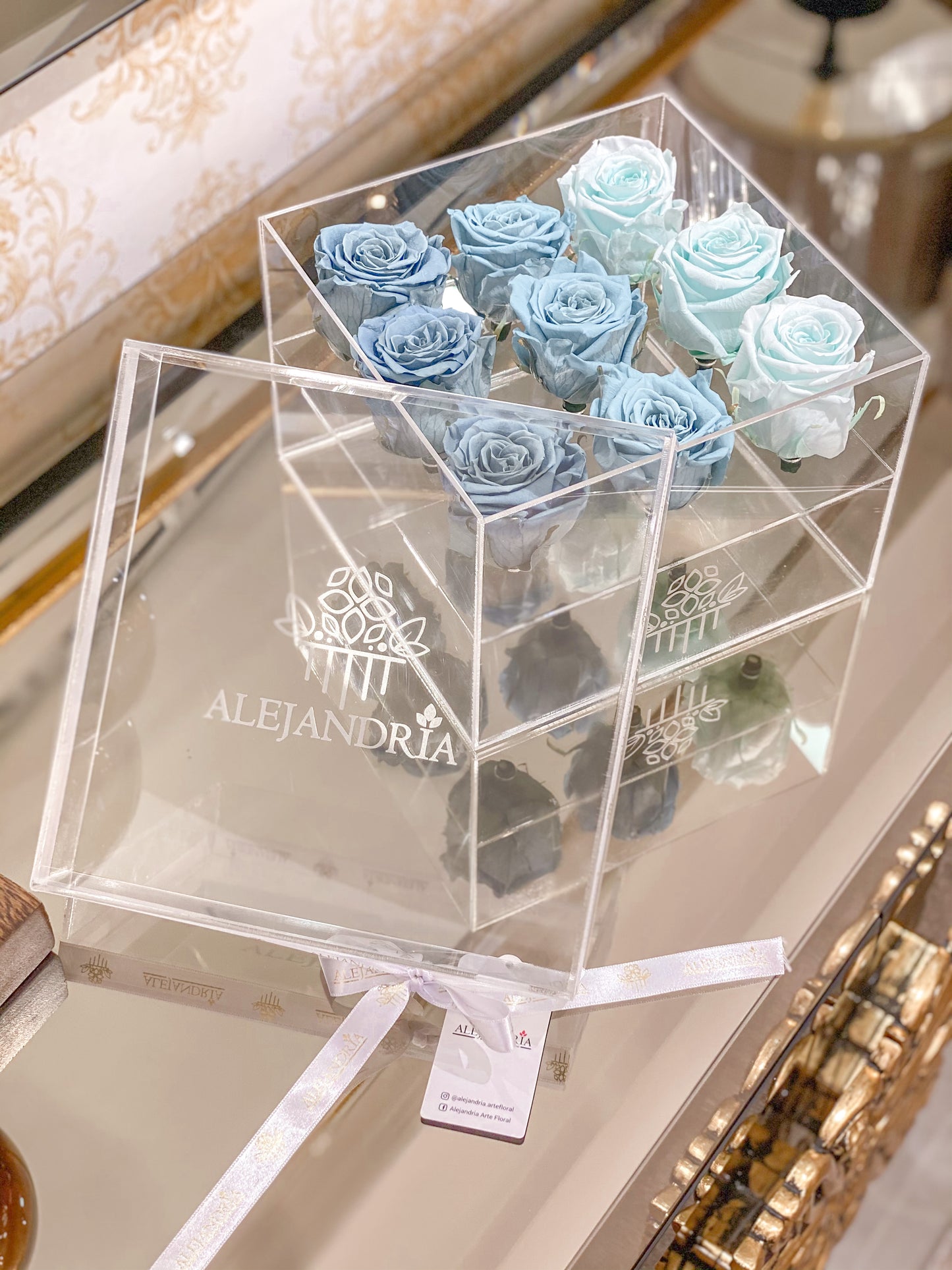 9 Rosas Preservadas en Caja Acrílica - Alejandría Arte Floral