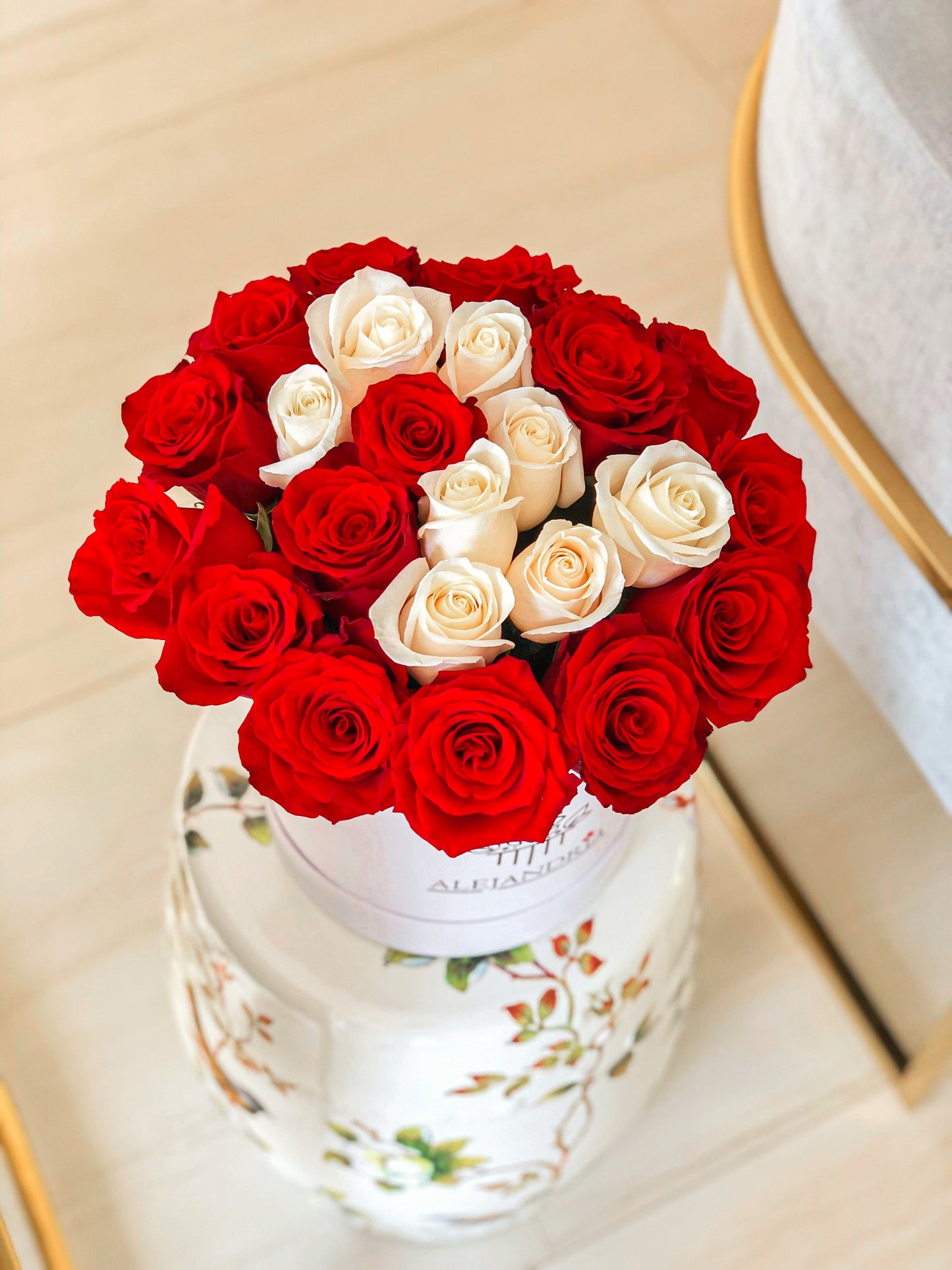 FlowerBox "24 Red Roses" - Alejandría Arte Floral