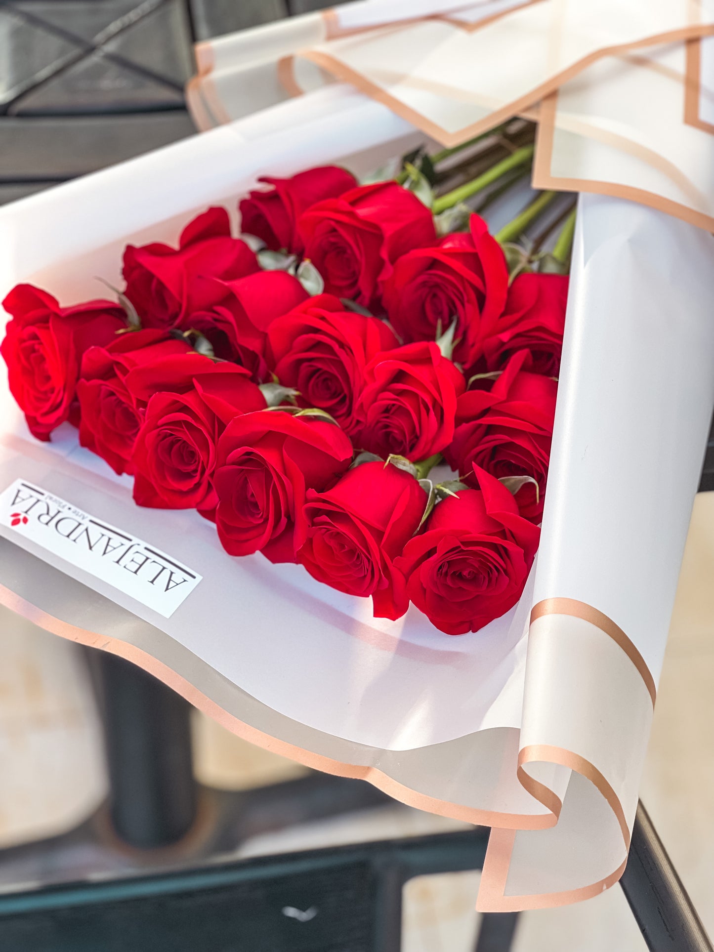 Ramo "Magazine" 15 Red Roses - Alejandría Arte Floral