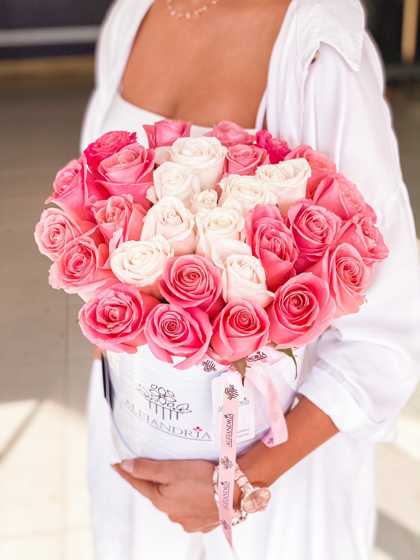 FlowerBox 24 Pink Roses - Alejandría Arte Floral