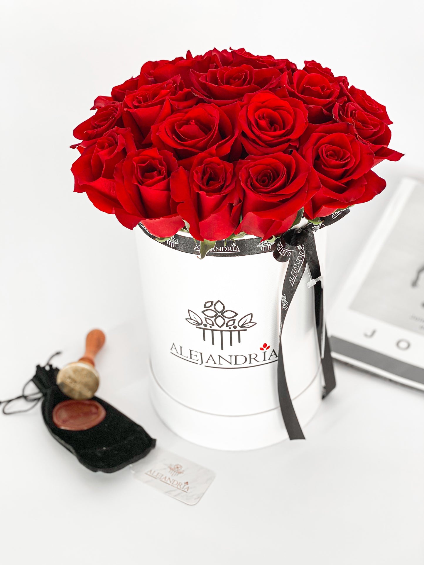 Finest FlowerBox Red Roses - Alejandría Arte Floral
