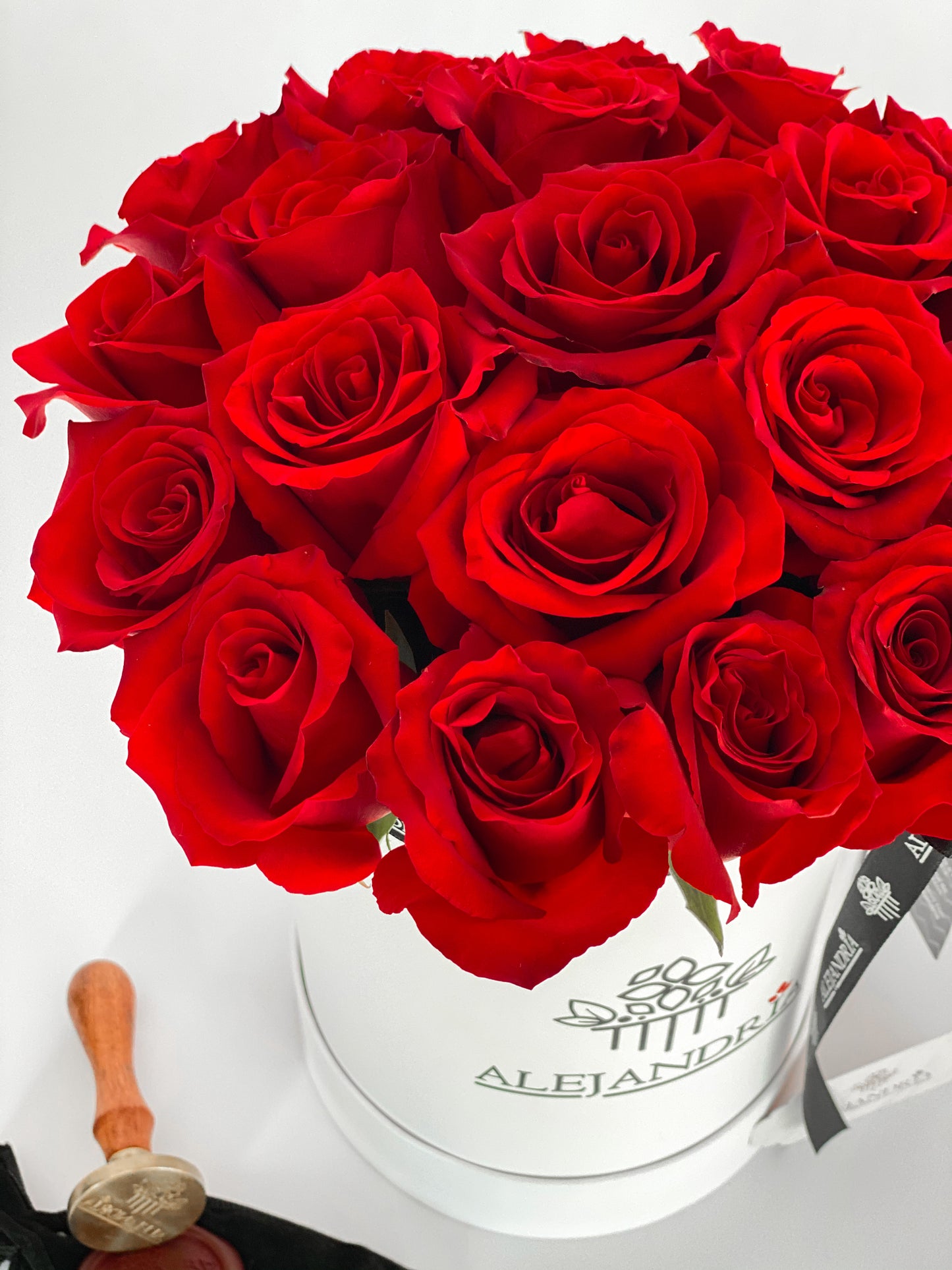 Finest FlowerBox Red Roses - Alejandría Arte Floral