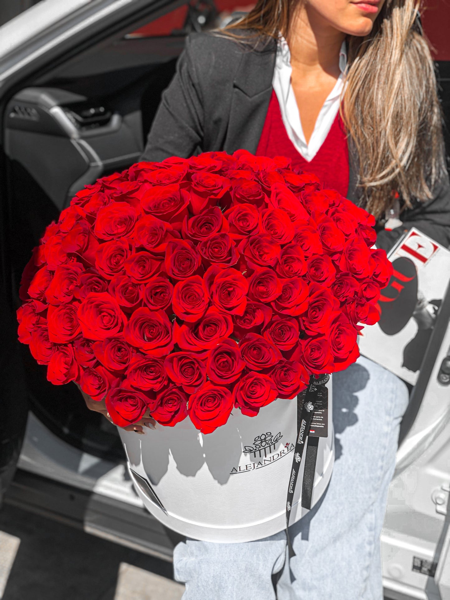 Royal Red Roses FlowerBox - Alejandría Arte Floral