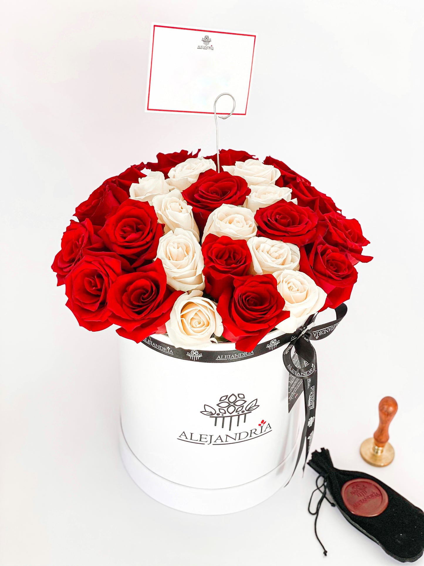 FlowerBox "24 Red Roses" - Alejandría Arte Floral