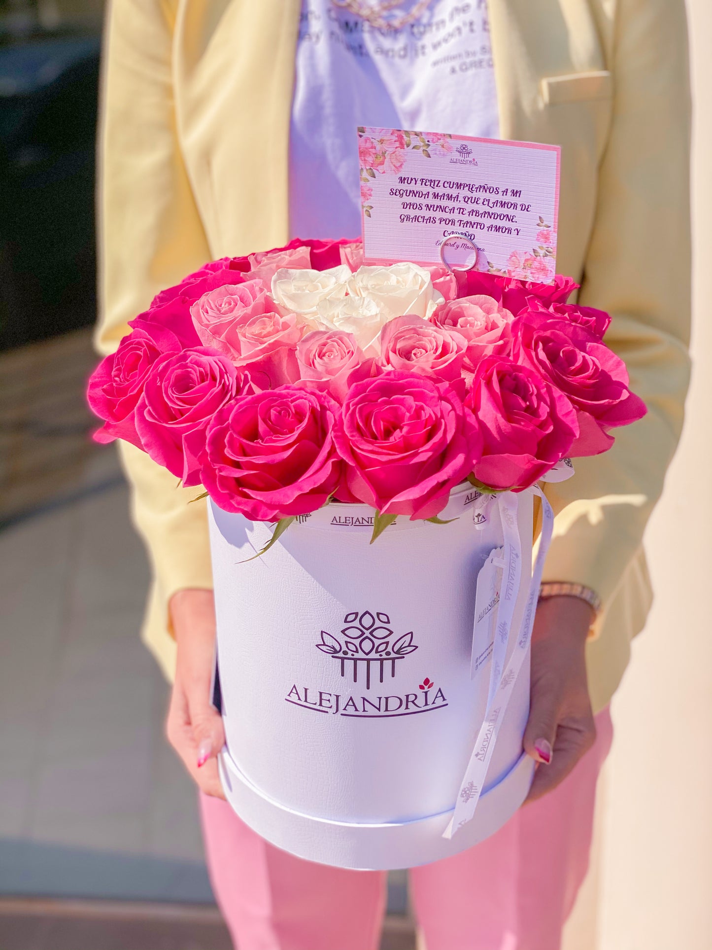 FlowerBox 24 Pink Roses - Alejandría Arte Floral