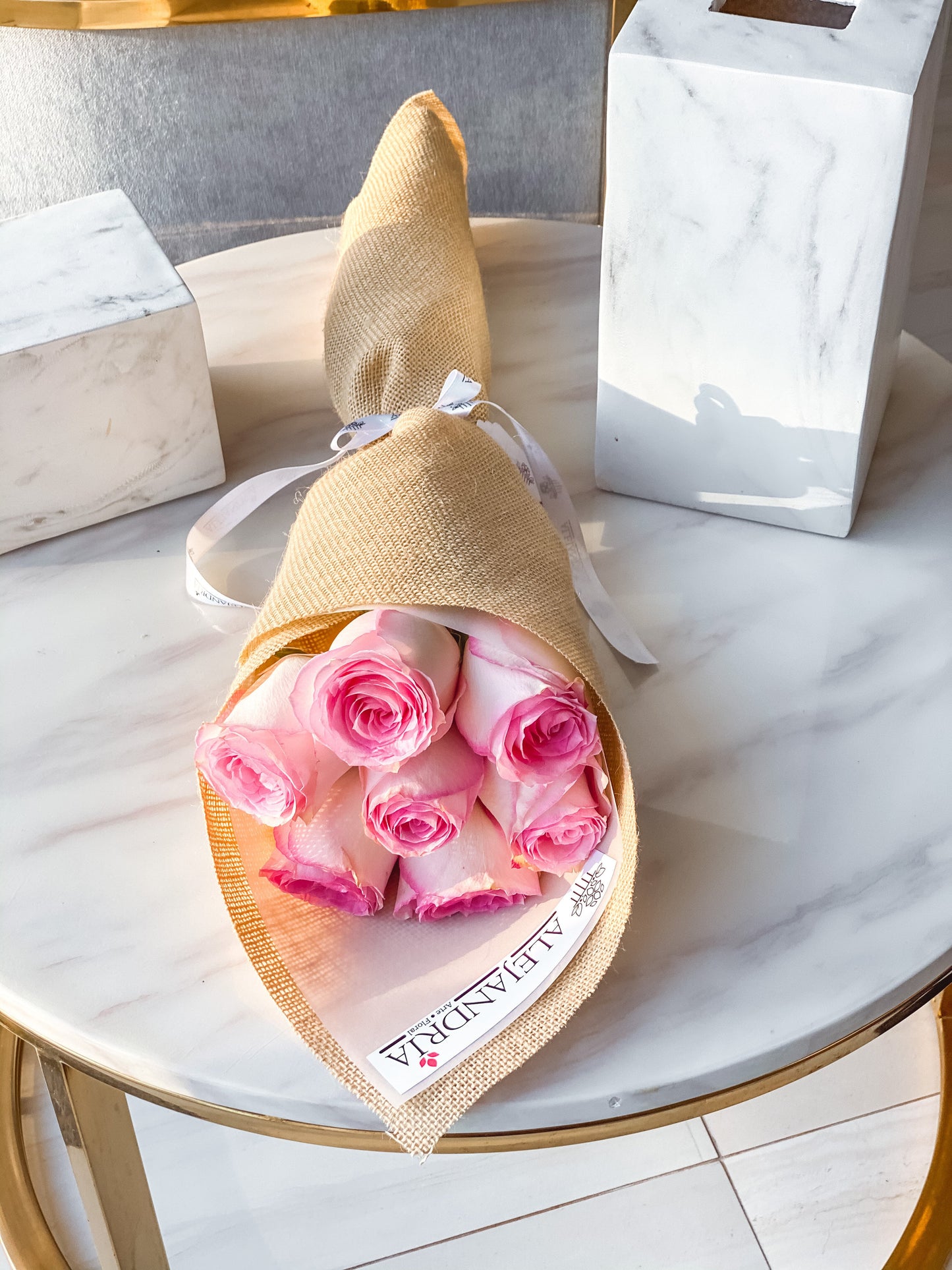 Ramo formato "Bouquet" 7 Pink Roses - Alejandría Arte Floral 