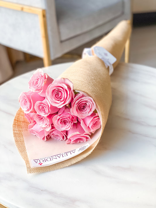 Ramo formato "Bouquet" 12 Pink Roses - Alejandría Arte Floral 