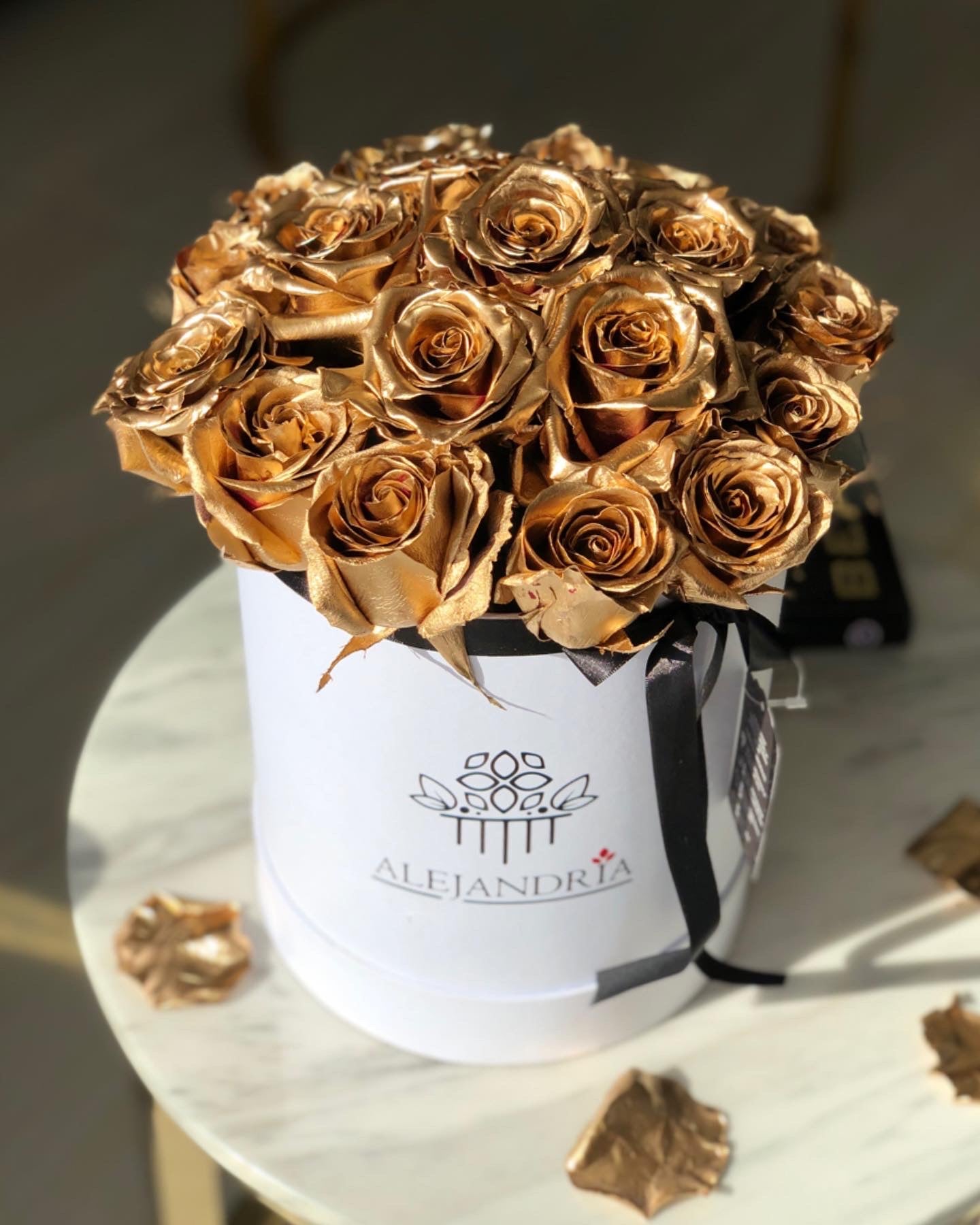 FlowerBox 20 Golden Roses - Alejandría Arte Floral 