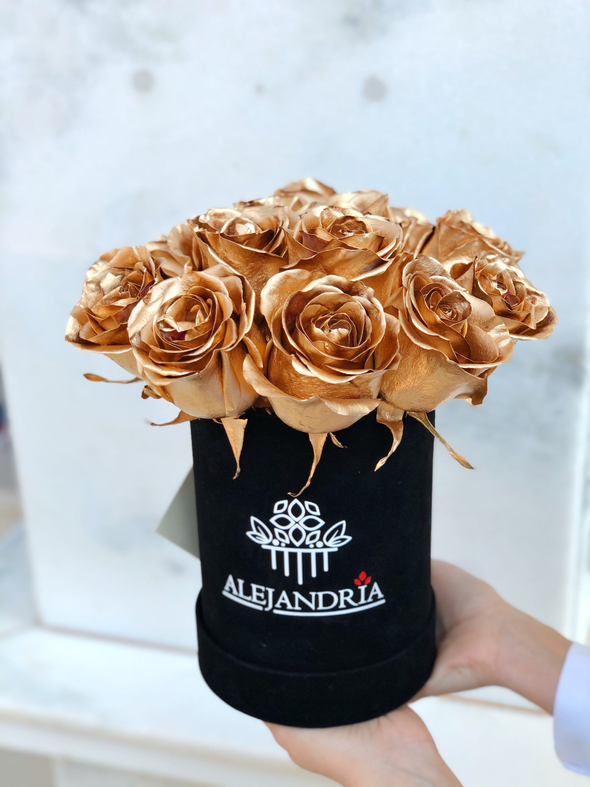 FlowerBox 14 Golden Roses - Alejandría Arte Floral 