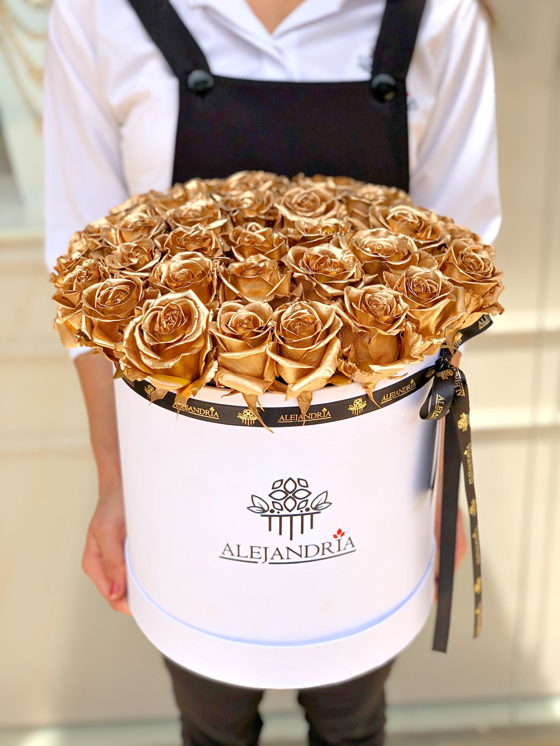 FlowerBox 35 Golden Roses - Alejandría Arte Floral 